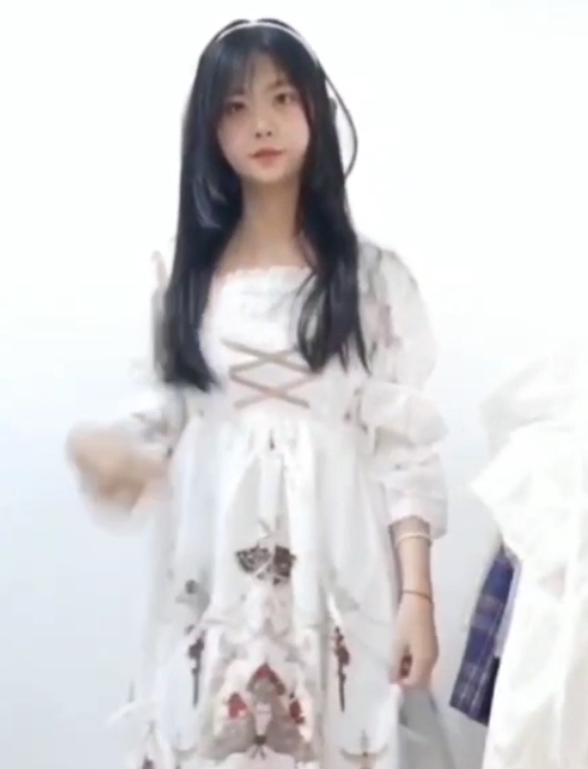 清纯女大学生自拍合集17V55MB深夜福利