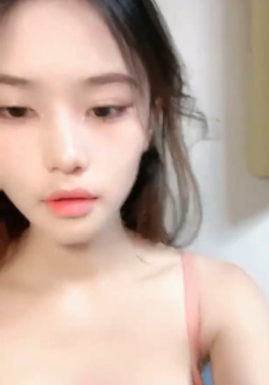 微博虞姬y兄妹互动私拍25部1.2G浴室湿身