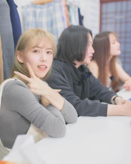 丰满Nina老师推特视频129部20.3G太顶了