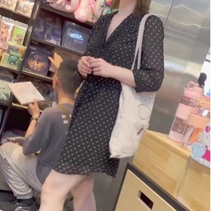 344.5MBKFC外国友人肉色内衣展示1部撩人