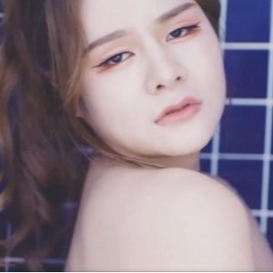 推特张芸熙三人行1V626MB超火辣