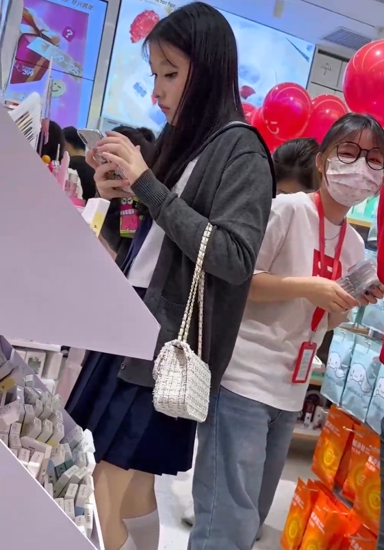 KFC街拍合集14部1.08GB养眼