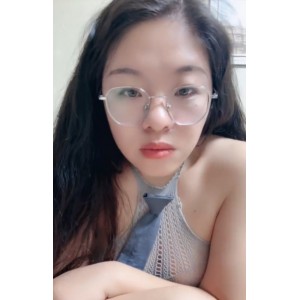 抖音眼镜御姐超会玩直播合集25部18.4G珍藏