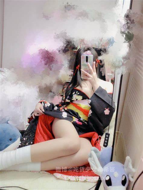 快手吃货少女希希酱甜美私密作品集5部731M光某处