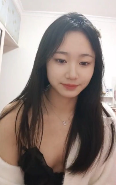 半糖人气女神蜜桃吖热辣合集52V38.8G蜜桃成熟时