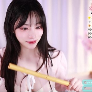 少女映画小鱼火辣私拍375P2V6.55G合集曲线绝了